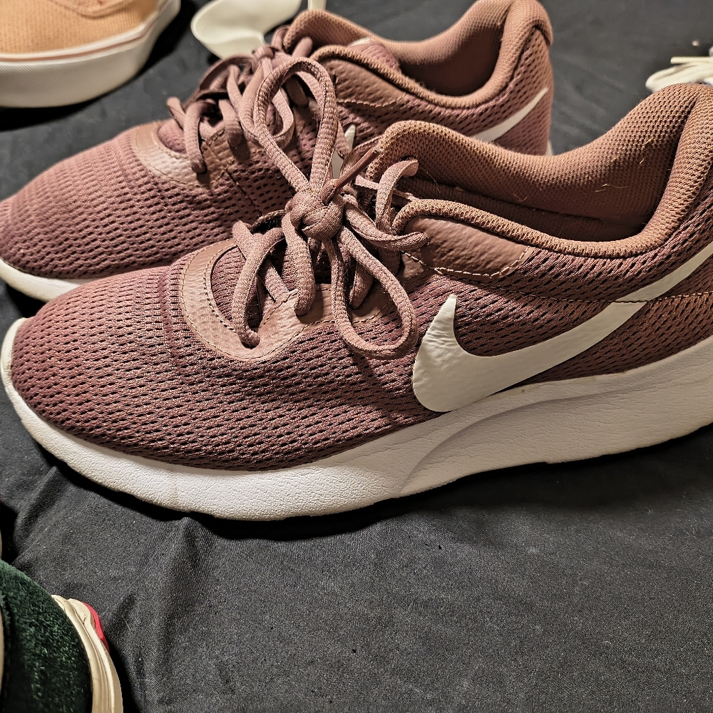 Nike Women's Tanjun Muave